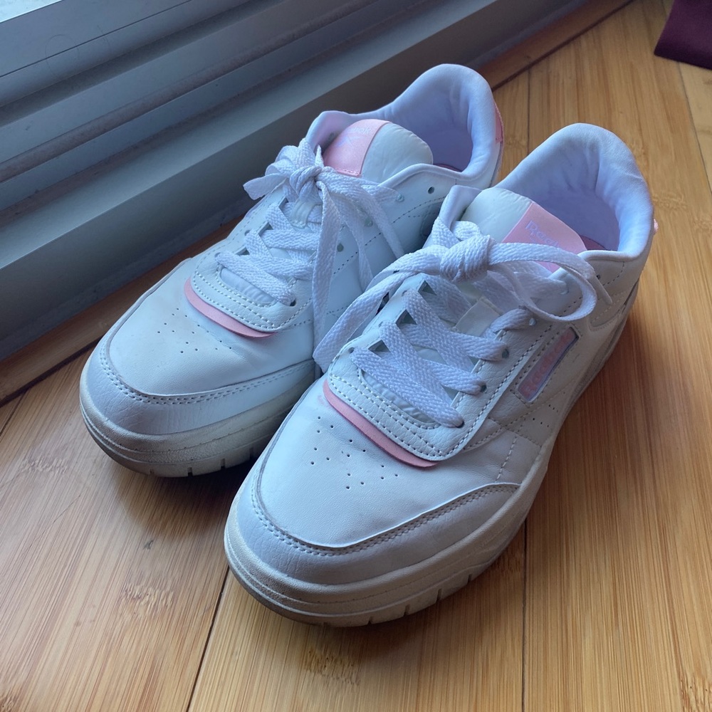 Reebok White with Pink Accents Leather Platform Sneaker Sz 7